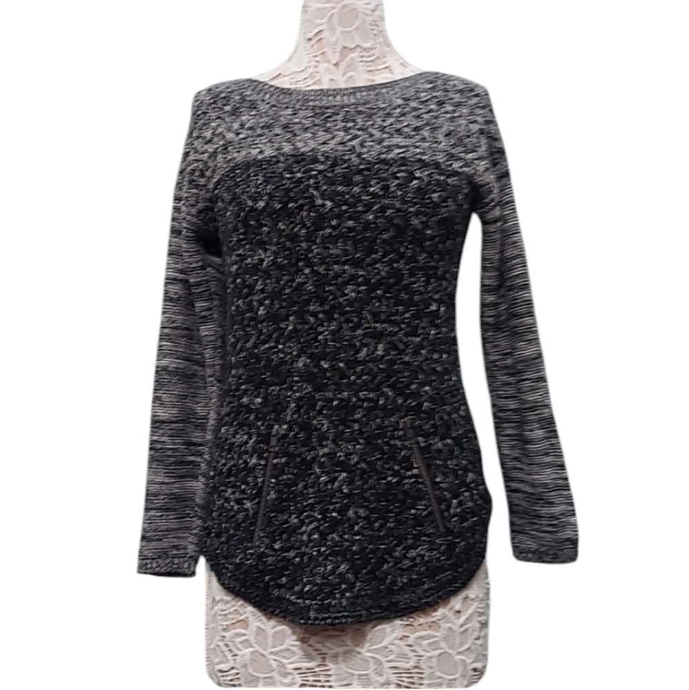 Indigo by great northwest grey and black sweater with sipper accents Size M